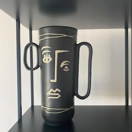 Apartment Refait A Neuf, Idealement Situe *