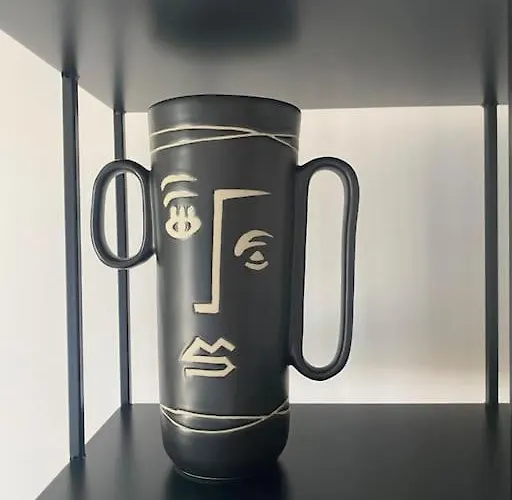 Appartement Refait A Neuf, Idealement Situé *